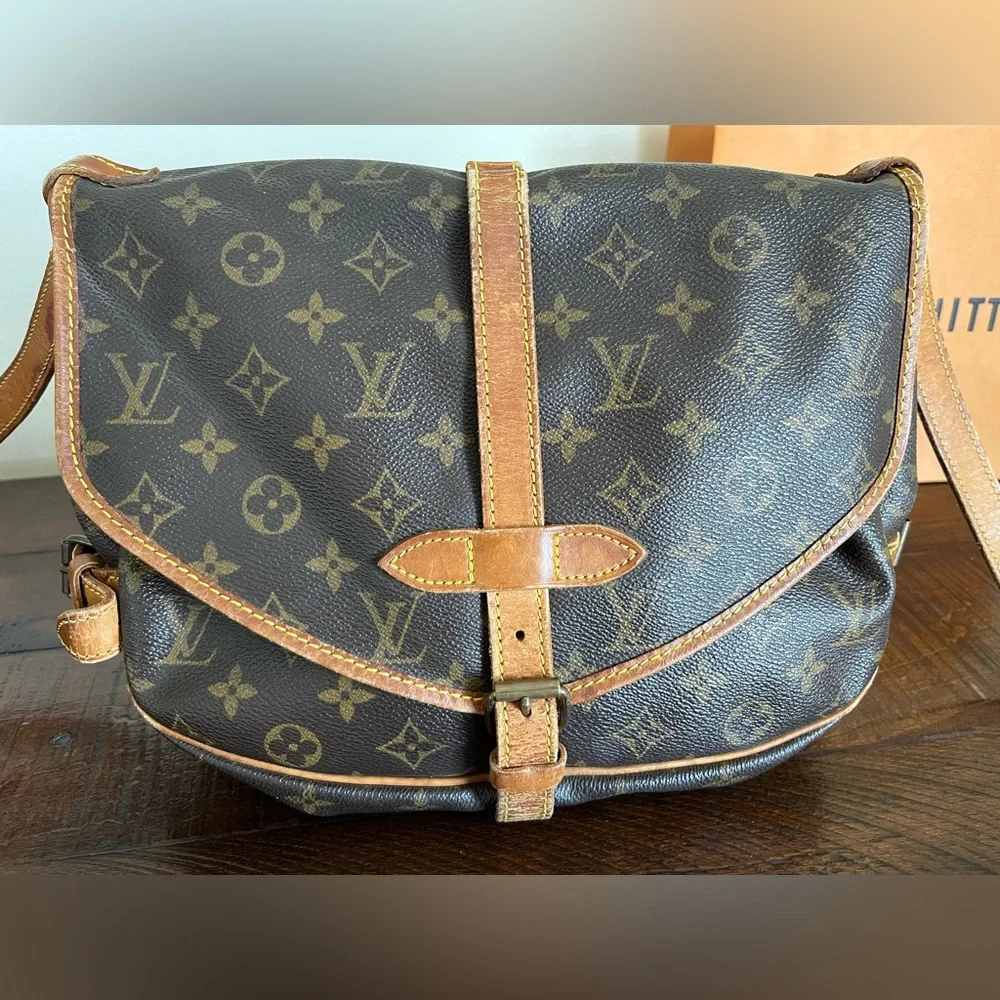 Louis Vuitton Saumur 30 in Monogram - Picture 3 of 15